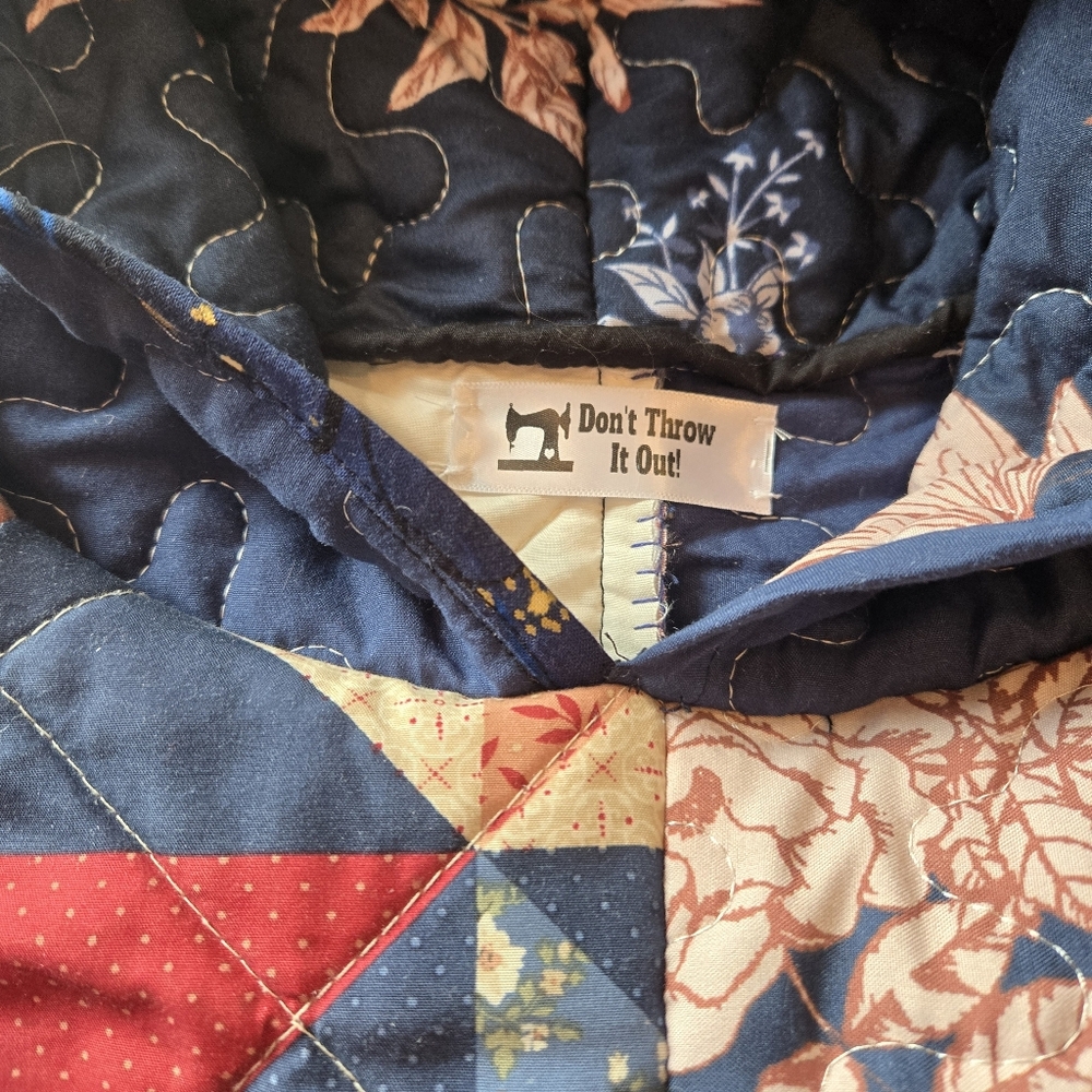 Upcycled Quilt Blanket Hoodie S-M Handmade Dont Throw It Out - Picture 6 of 6